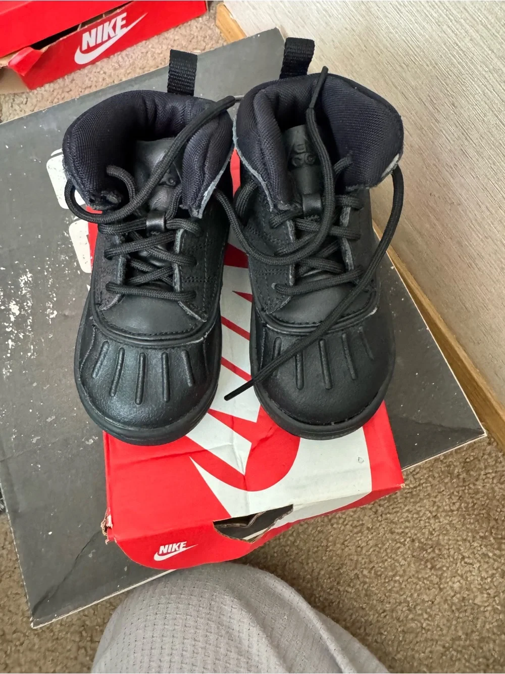 Nike ACG Kids Black High-Top Sneakers/boot